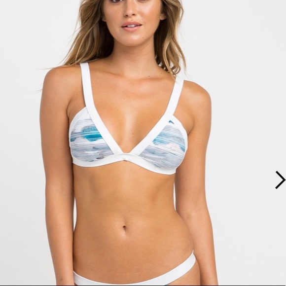 NEW🤍💙RVCA Bikini Set - Picture 2 of 6